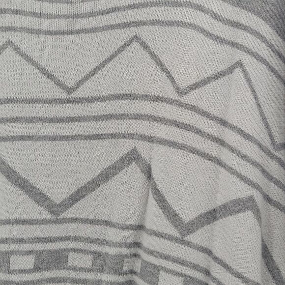 3 For$20 Elan Sliver & White Oversized Sweater size S - Picture 4 of 6